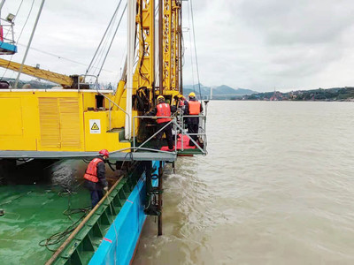 长江朝涪段航道整治工程Ⅱ标项目水下钻爆作业全面开工