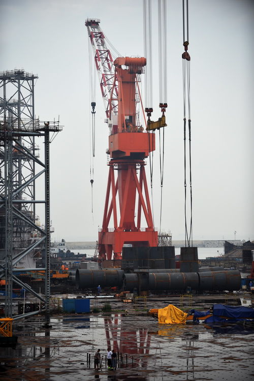 我国自主建造的深水半潜式钻井平台 海洋石油982 施工进展顺利